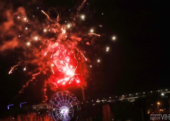 Салют фейерверк