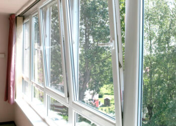 С пластиковыми окнами в доме будет тепло и уютно