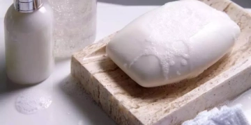 Сравнение твердого и жидкого мыла