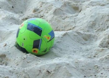 Пляжный футбол