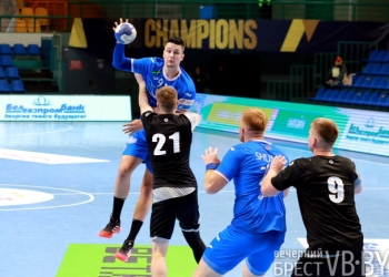 «Мешков Брест» в первом тайме помучился с «Крононом», но в итоге уверенно победил