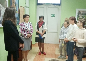 Рисует так, как ляжет рука. И считает это правильным. Первая выставка Кати Ляшук