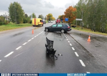 В Кобринском районе «Фольксваген» не пропустил «Рено» на перекрестке двух трасс. Вышла неприятность