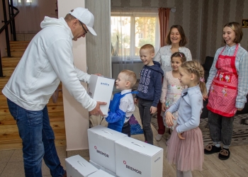 Вкусные подарки от «BREMOR» достались воспитанникам четырех домов семейного типа в День матери