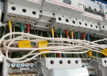 Как правильно эксплуатировать электрооборудование и электропроводку в загородном доме?