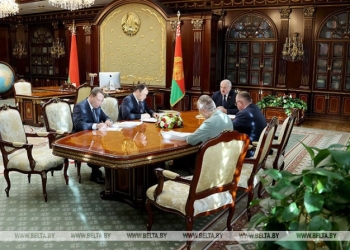 Что с экономикой и ценами и зачем Лукашенко встретится с Путиным? Президент принял с докладом Головченко