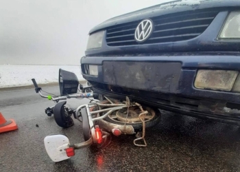 Автоледи, выезжая со двора, сбила велосипедиста на встречке