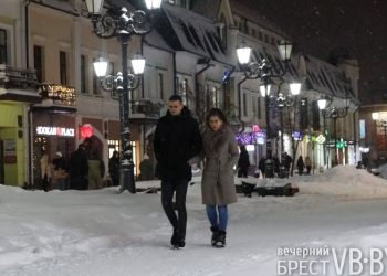 Советскую замело, но жизнь на ней не остановилась. Стало по-новогоднему! ФОТОРЕПОРТАЖ