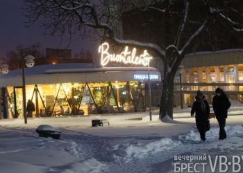 Советскую замело, но жизнь на ней не остановилась. Стало по-новогоднему! ФОТОРЕПОРТАЖ