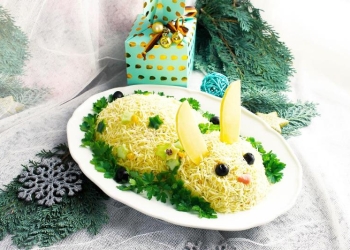 Кроличья пора. Подобрали топ рецептов вкусных салатов для новогоднего стола с оригинальной подачей