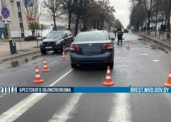 Барановичские сотрудники ГАИ оказали первую помощь пострадавшей в ДТП женщине