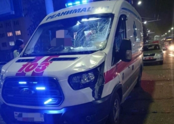 В Бресте автомобиль скорой помощи вез экстренного пациента в больницу и сбил на переходе пожилого пешехода
