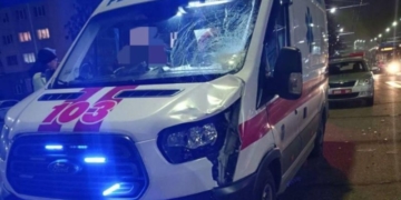 В Бресте автомобиль скорой помощи вез экстренного пациента в больницу и сбил на переходе пожилого пешехода