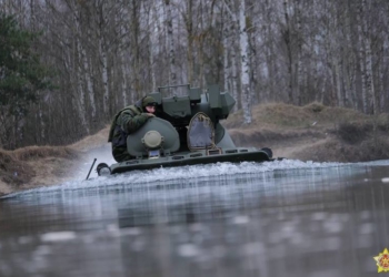 Брестские десантники вчера штурмовали водную преграду