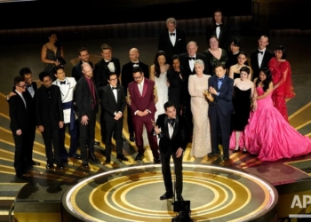 Фантастический комедийный боевик «Все, везде и сразу» стал триумфатором «Оскара», забрав 7 статуэток в 11 номинациях