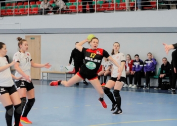 «Берестье» дало бой одному из лидеров чемпионата, но все равно уступило с разницей в два мяча