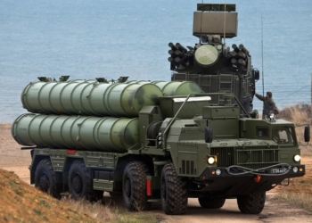 В Лунинце сформировали новый зенитный ракетный полк