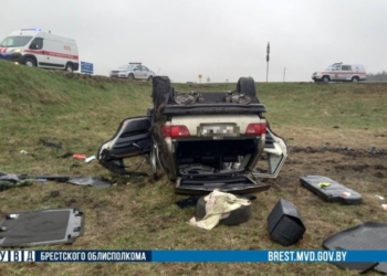 На трассе М-1 опрокинулся «БМВ»