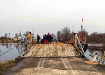 В Пинском районе первыми в стране запустили речной паром