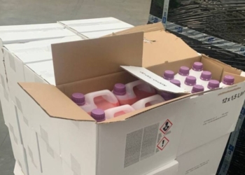 Крупная партия автомобильных запчастей и технических жидкостей ехала в Россию из Польши без документов