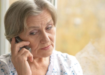 Жительницу Пинска пытались обвести вокруг пальца мошенники, но на помощь женщине пришла бдительная сотрудница банка