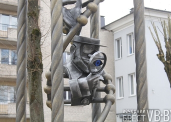 На аллее фонарей открыли новый арт-объект. Теперь их 43