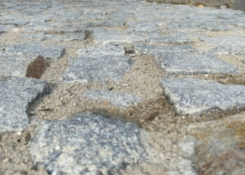 Брусчатка на остановке