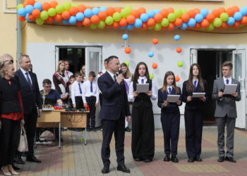 Последний звонок и трогательные слёзы в школе №18