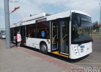 Первые пассажиры уже могут оценить новый троллейбусный маршрут в Бресте