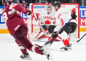 В Риге и Тампере стартовал 86-й чемпионат мира по хоккею. Хозяева на старте оплошали