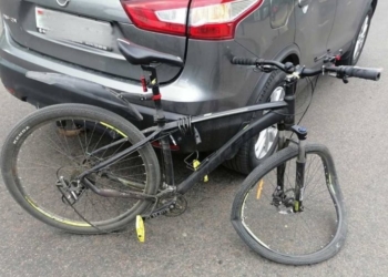 Молодой китаец ехал по центру Бреста и сбил велосипедиста