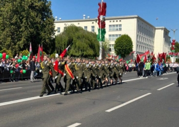 В Бресте торжественно отметили День государственных символов – герба, флага и гимна. ФОТОФАКТ