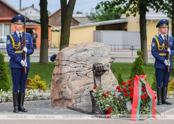 Геноцид памятный знак