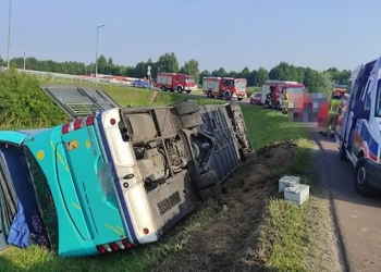 Перевернулся автобус