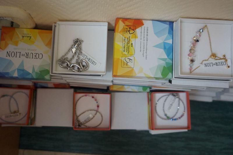 В «Козловичах» задержали бижутерию на 73 тысячи рублей