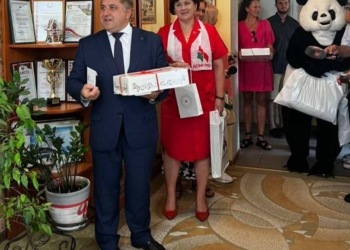 В детские дома семейного типа пришли с подарками к новому учебному году