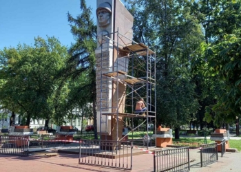 Монумент на Площади Свободы в Бресте ожидает ремонта