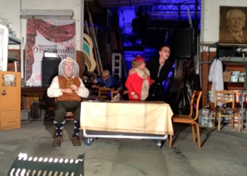 Действо на живую нитку