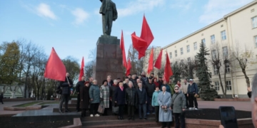 Юный Октябрь впереди?