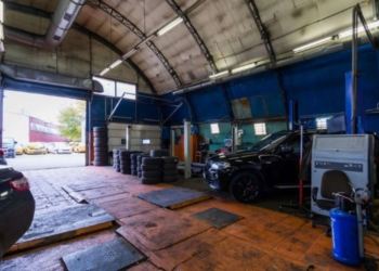 Как «трудятся» и развлекаются гаражные мастера