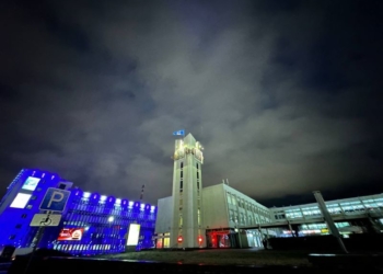 На башне ЦУМа подсветили флаг Бреста