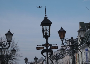 Еще один керосиновый фонарь в Бресте установила областная служба МЧС