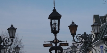 Еще один керосиновый фонарь в Бресте установила областная служба МЧС