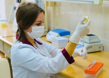 ДНК-экспертиза помогла двухлетнему мальчику из Пинска воссоединиться с биологическим отцом