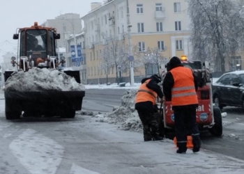 В городе активно ведется борьба со снегом