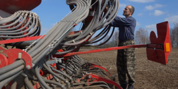 весенний день сельхозработы