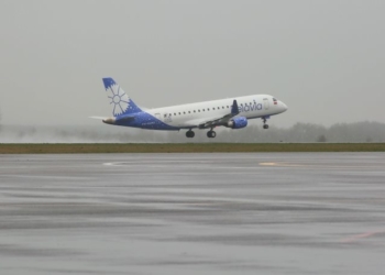 В Брестском аэропорту встречали самолет из Москвы