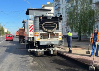 Продолжаются дорожные работы на улице Ленина