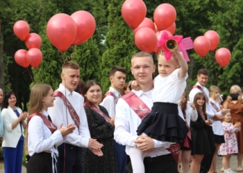 Последний звонок – он радостный самый…