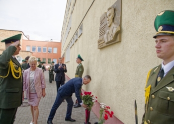 Сегодня торжественно открыли мемориальную доску в СШ №27 Бреста